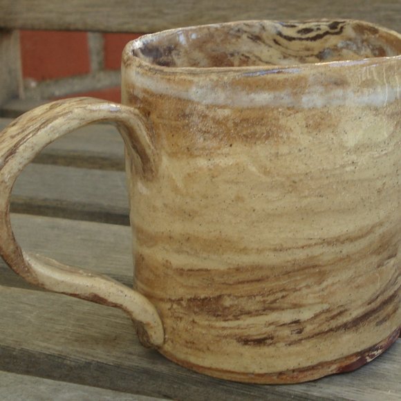 Handmade ceramic cup signed by artist - Picture 2 of 4